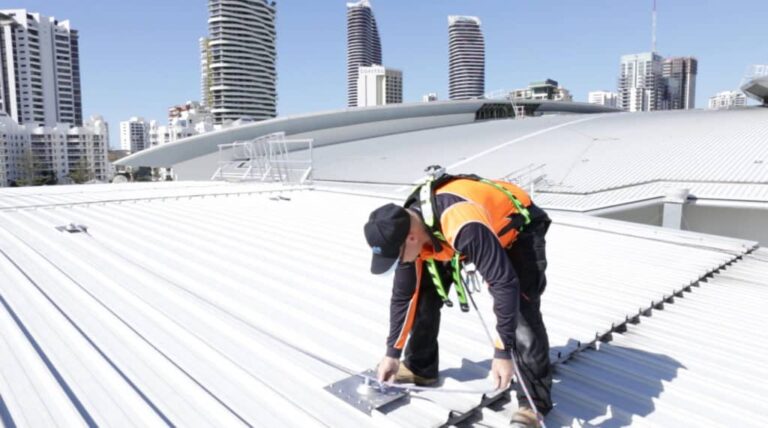 A roofing contractor on the Gold Coast is installing a Commercial roof.